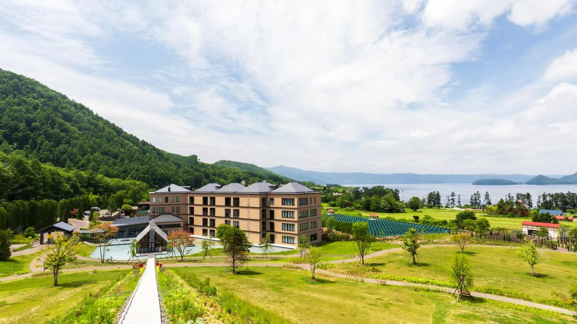 Lake Toya Tsuruga Resort Hikarinouta Toyako Ryokan