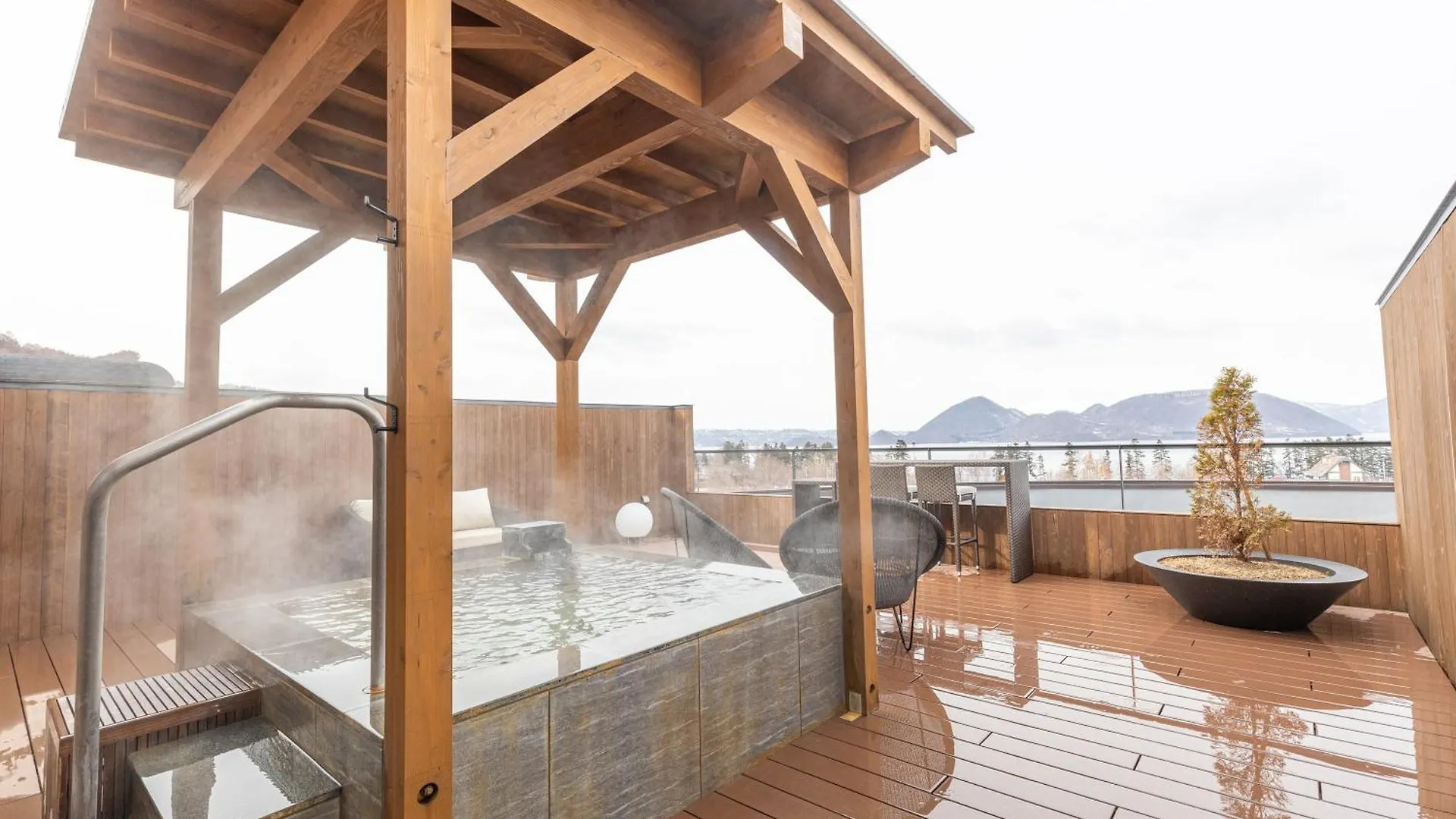 Lake Toya Tsuruga Resort Hikarinouta Toyako 5*,  Japonsko